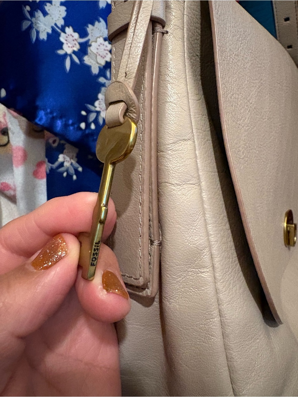 Fossil | Large Harper Flap Crossbody Bag - Picture 7 of 17